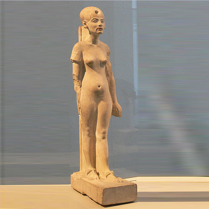 standing striding figure of nefertiti at nueue museum berlin