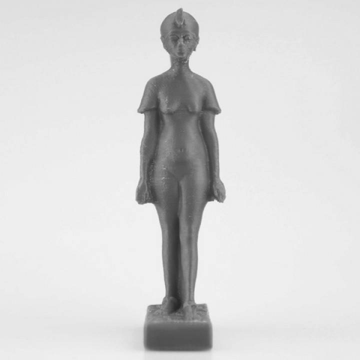 standing striding figure of nefertiti at nueue museum berlin
