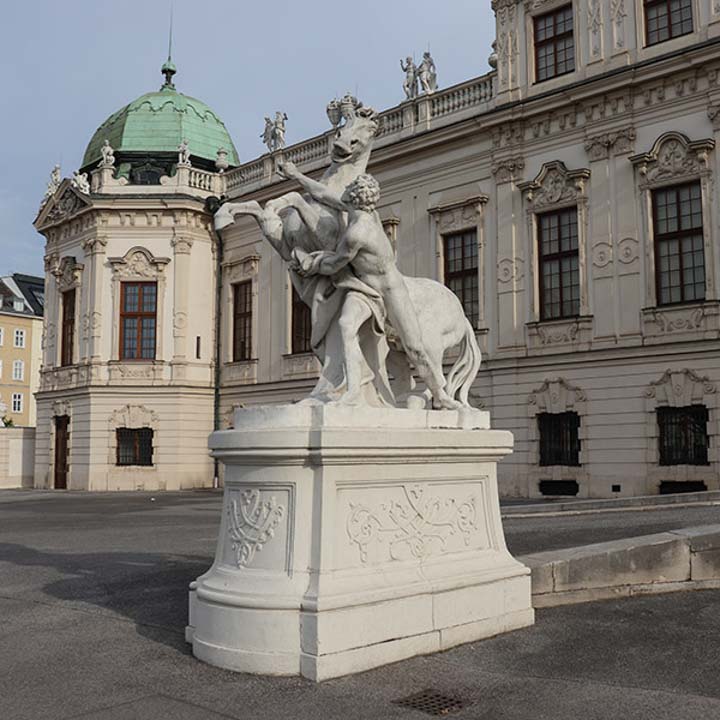 horse statue at belvedere palace