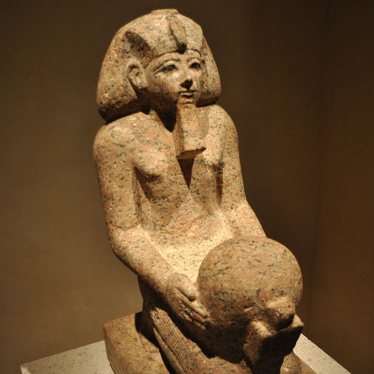 kneeling figure of queen hatshepsut