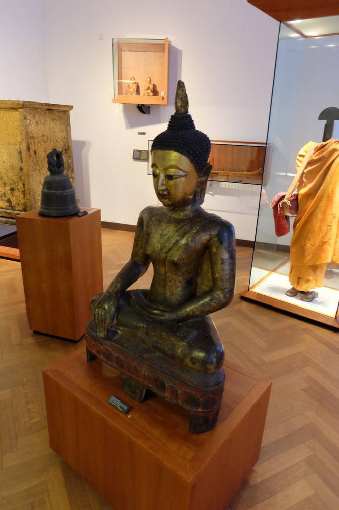 buddha in the earth touching gestrure